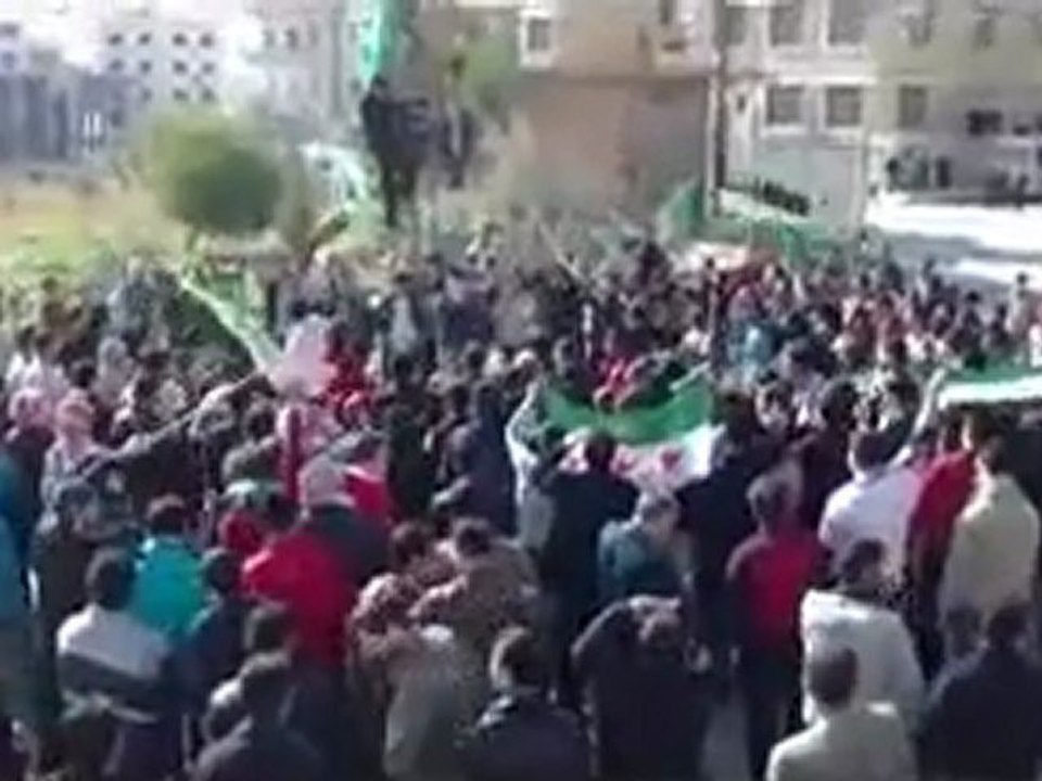 فري برس   حماه حي القصور مظاهرة جمعة المنطقة العازلة مطلبنا 2 12 2011