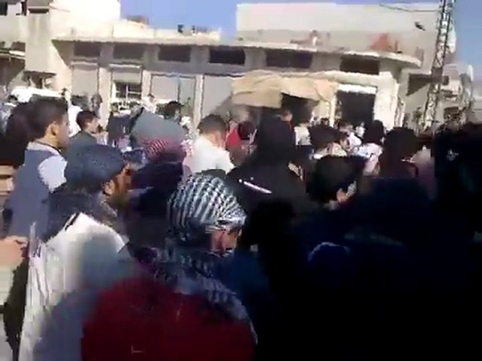فري برس   مظاهرة حماه حي كازو في جمعة المنطقة العازلة مطلبنا 2 12 2011 ج2
