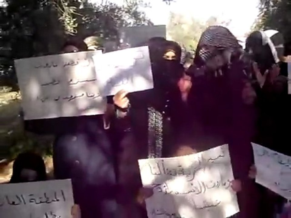 فري برس  إعتصام حرائر معضمية الشام والطلب بمنطقه عازله وحظر جوي 3 12 2011 ج1