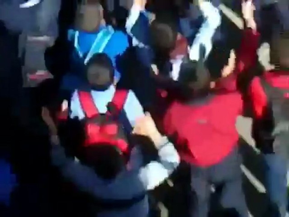 فري برس   حماة حي الحميدية مظاهرة طلابية 4 12 2011