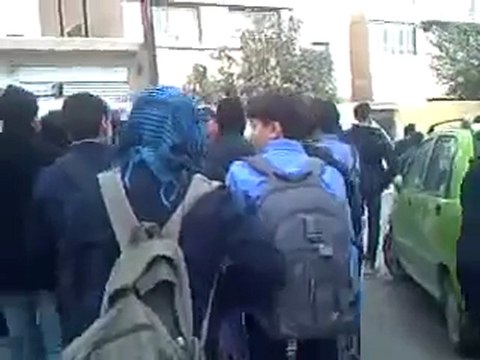 فري برس ريف دمشق زملكا مظاهرة طلابية نصرة لجوبر ورنكوس وحمص 5 12 2011 ج1