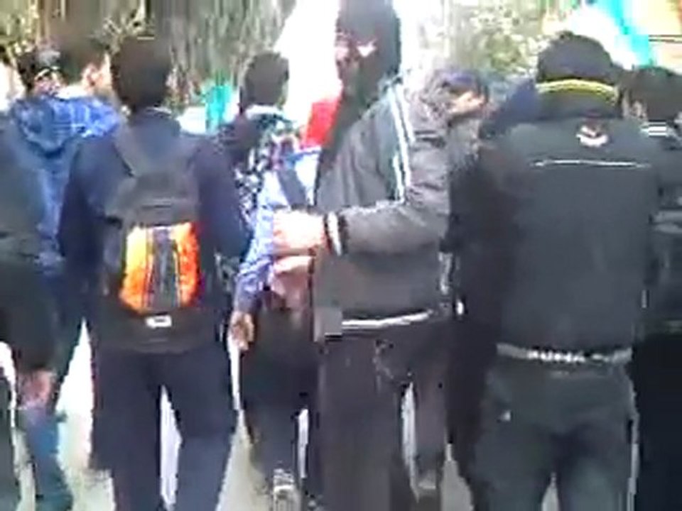 فري برس   ريف دمشق زملكا مظاهرة طلابية نصرة لجوبر ورنكوس وحمص 5 12 2011 ج2