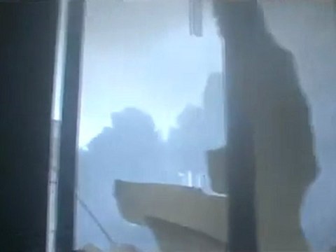 فري برس باباعمرو إحترق أحد المنازل بسبب إنفجار أنبوب النفط الذي تم إستهدافه من الشبيحة بقذيفة صباحا 8 12 2011