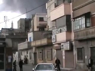 فري برس   هكذا تقطع الطرق الفرعية بحمص على اروحنا 8 12 2011