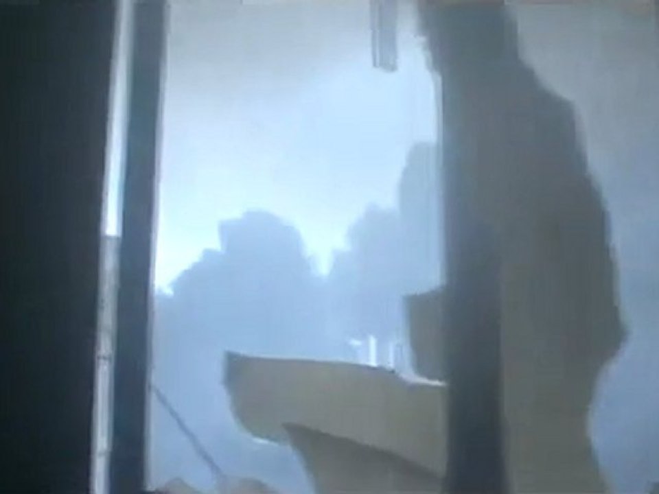 فري برس   حمص باباعمرو إحترق أحد المنازل بسبب إنفجار أنبوب النفط الذي تم إستهدافه من الشبيحة بقذيفة صباحا 8 12 2011