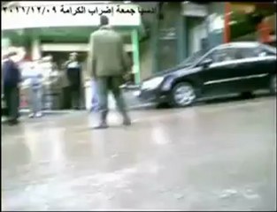 فري برس   فيديو يظهر الامن والشبيحة في ساحة قدسيا 9 12 2011