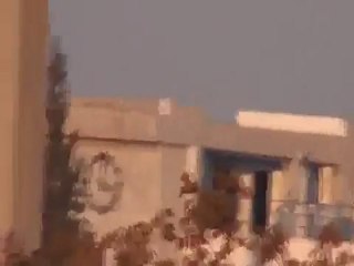 فري برس   حمص   ديربعلبة القناصين اعلى سطح الجامعة وهم يطلقون النار 11 12 2011