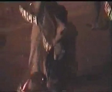 فري برس حمص حي الملعب واحد رمضان لحظة قدوم الامن واطلاق نار من البنادق الالية 1 8 2011