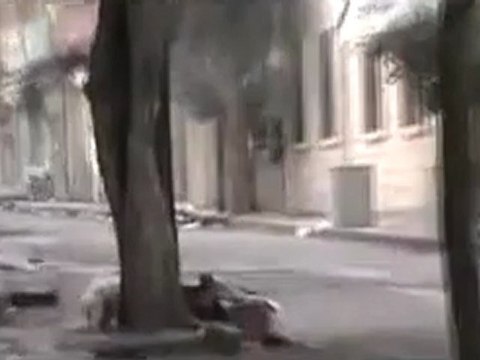 فري برس حمص باب السباع دخول كتائب بشار واطلاق النار والقذائف على المنازل وشاهد الجيش بعينك 13 12 2011