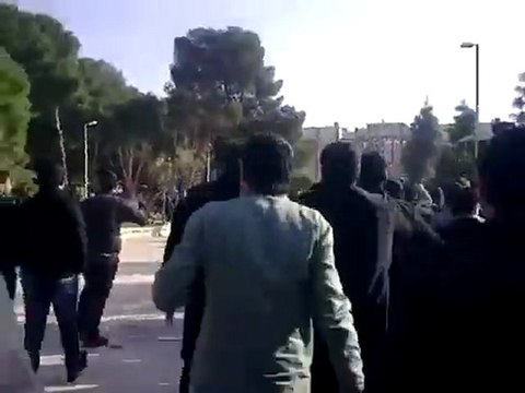 فري برس جامعة حلب مظاهرةامام كلية الهندسة المدنية والتقنية 15 12 2011