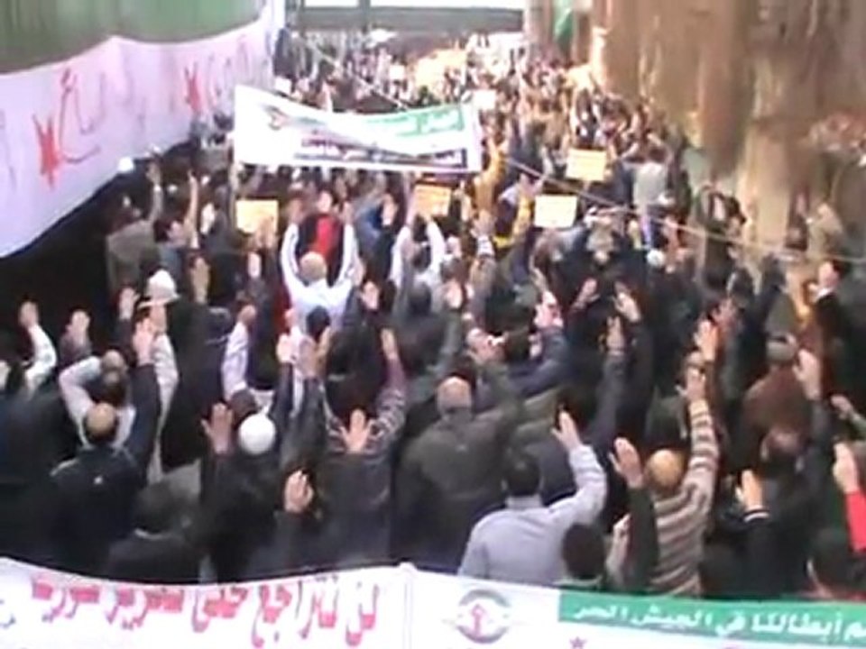 فري برس   حمص باب السباع المريجة مظاهرة رائعة بقيادة العديد ابو انس اقسم شباب الثورة عدم التراجع حتى اسقاط النظام 16 12 2011