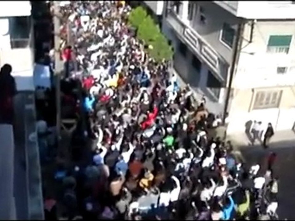 فري برس   حمص المحتلة أحرار الوعر جمعة الجامعة العربية تقتلنا 16 12 2011