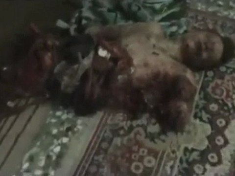 فري برس حمص باباعمرو طفل ممزق أشلاء إثر قذيفة هاون نزلت على المنازل 20 12 2011