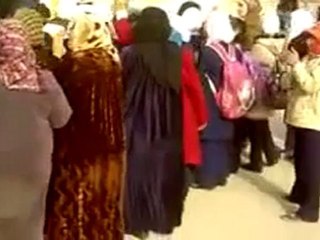 فري برس   حلب الأتارب مظاهرة طلابية بمشاركة الحرائر 22 12 2011