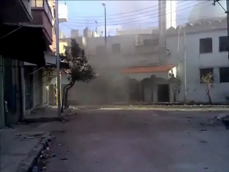 فري برس   حمص باب السباع اطلاق قذائف ورصاص على مسجد المريجة من حاجز الفارابي 9 12 2011