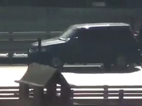 فري برس انتشار الشبيحة فوق جسر المتحلق قرب جامع الحسن 23 12 2011