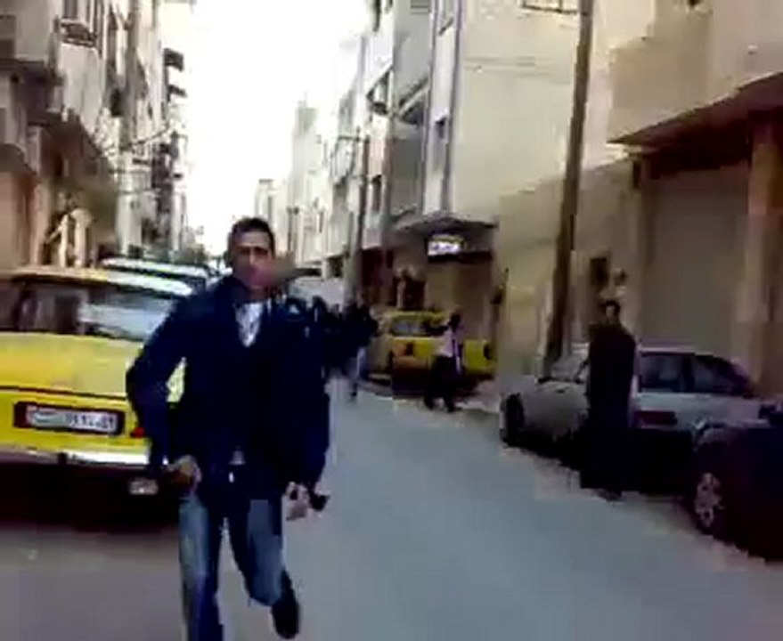 فري برس   ريف دمشق أحرار ثورة الكرامة دوما اصابة متظاهر بدوما 23 12 2011