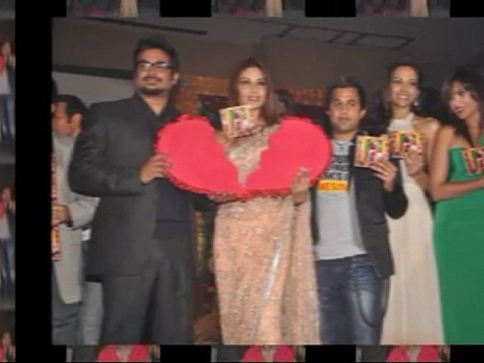 Bipasha Basu & Madhavan KISS in public