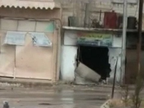 فري برس سحب الدخان الاسود واثار الدمار الواضحة باباعمرو 25 12 2011