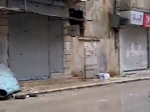فري برس حمص تلبيسة شارع الكرامة آثار القصف والدمار والرصاص على المنازل والمحلات 25 12 2011