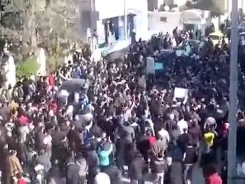 فري برس مدينة ادلب مظاهرة أمام القصر العدلي 28 12 2011 ج2