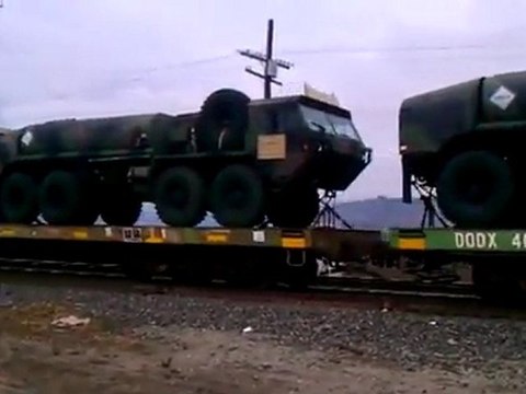 3ème Guerre Mondial Des centaines de tanks et autres véhicules militaires transitent aux USA