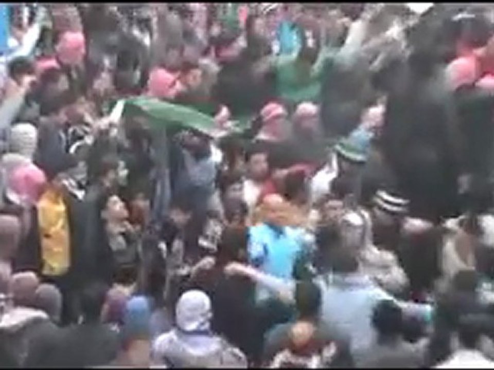 فري برس   حماة مظاهرة حي الحميدية 29 12 2011 ج2