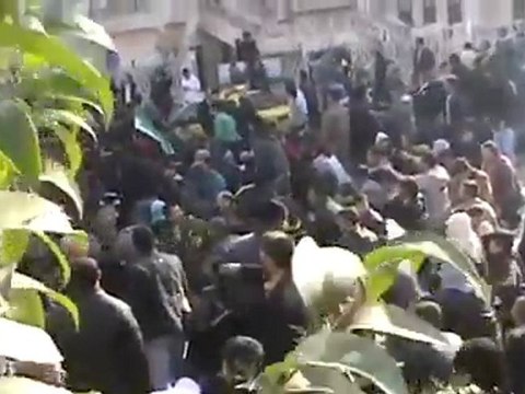 فري برس مدينة ادلب على ابواب ساحة هنانو امام القصر العدلي 29 12 2011