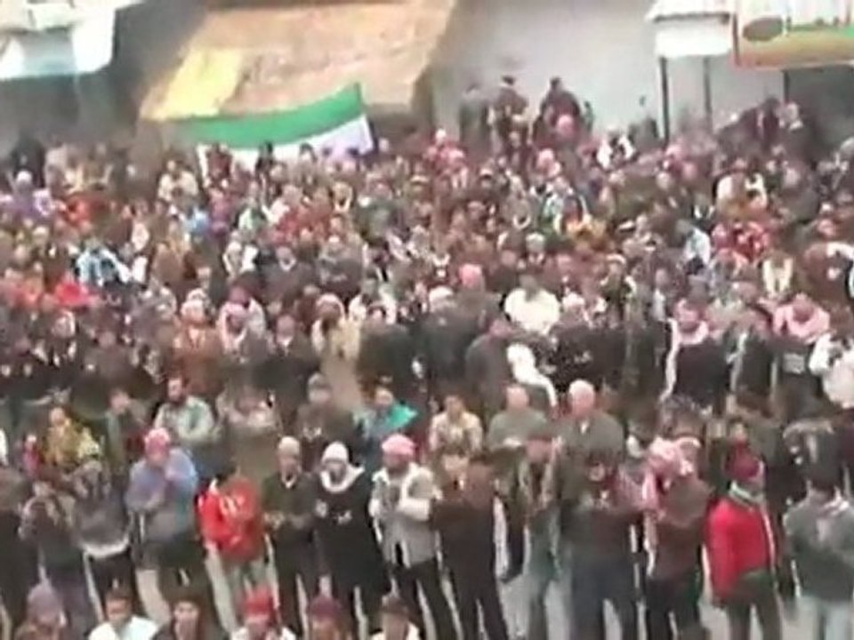 فري برس   مظاهرة بقلعة المضيق في سهل الغاب في خميس الصيام 29 12 2011