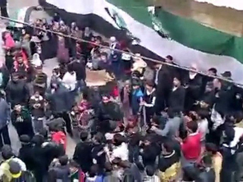 فري برس   حمص حي الرفاعي رااااااااائعة جمعة الزحف 30 12 2011