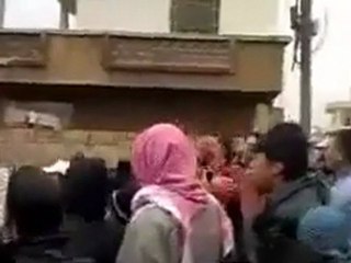 فري برس   عقرب   الزحف الى ساحات الحرية رائع قاشوش عمره 30 12 2011