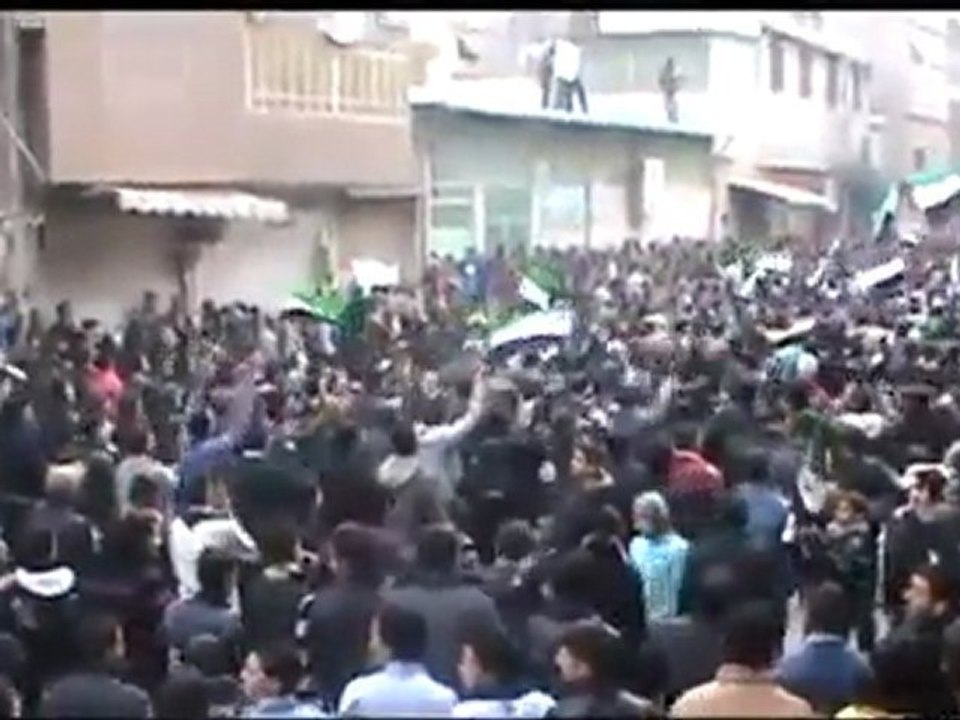 فري برس   غوطة دمشق سقبا أحرار سقبا بعد صلاة الجمعة 30 12 2011