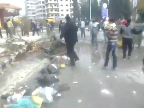 فري برس حماه حي طريق حلب الامن يقوم بتخريب الممتلكات العامة