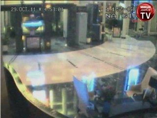 İzzet'in odasına giden kızlar... - medyarazzi.com