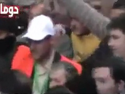 فري برس ريف دمشق دوما إدخال المراقبين وسط حشود الثوار 30 12 2011