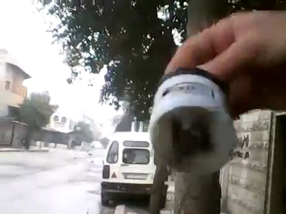 فري برس   حماة قنابل غاز محرمة صنع معامل الدفاع 30 12 2011