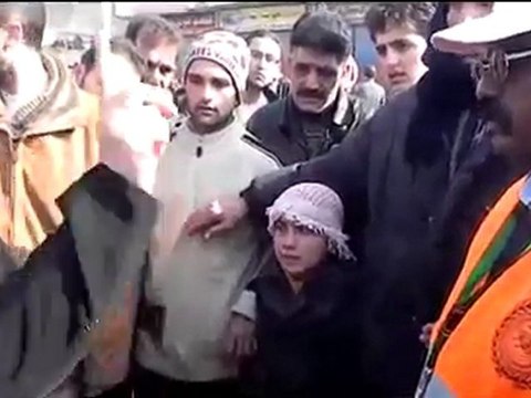 فري برس حمص باباعمرو قصة إحدى نساء الحي مع الخبز ترويها للجنة 31 12 2011