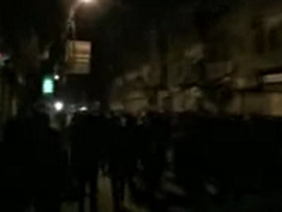 فري برس   ريف دمشق داريا الألاف يشيعون الشهيد حسين الحلاق بمرافقة المراقبين 2 1 2012