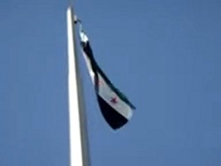 فري برس   ريف دمشق داريا رفع علم الإستقلال لليوم الثاني 2 1 2012