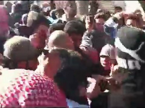 فري برس حمص الرستن المراقبين يشاهدون القذائف في المدينة 3 1 2012