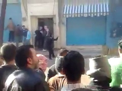 فري برس حمص الرستن تفريق المظاهرة بعد خروج المراقبين بالرصاص 3 1 2012