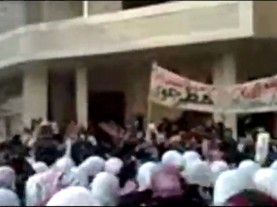 فري برس   معضمية الشام مظاهرة وسالة الى العميل هيثم مناع من أهالي المعضمية 04 01 2012