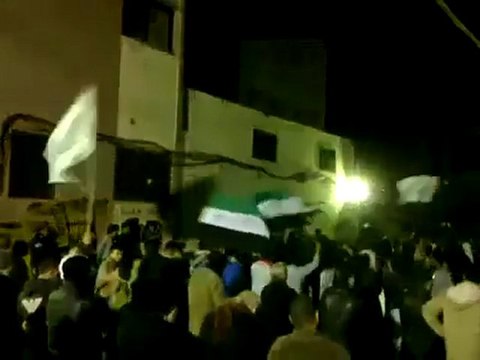 فري برس حمص حي جورة الشياح والقرابيص حمص مظاهرة مسائية تطالب باسقاط النظام 11 1 2012