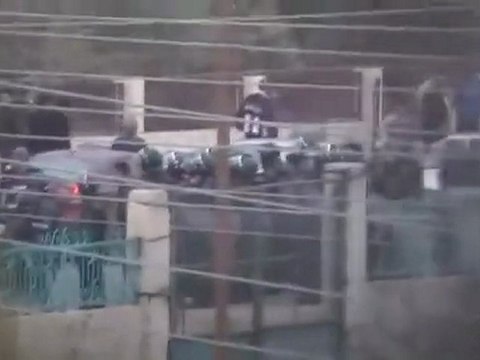 فري برس درعا المحطة حي الكاشف قطعان الامن تحاصر مسجد مصعب بن عمير في جمعة ان تنصرو الله ينصركم 6 1 2012