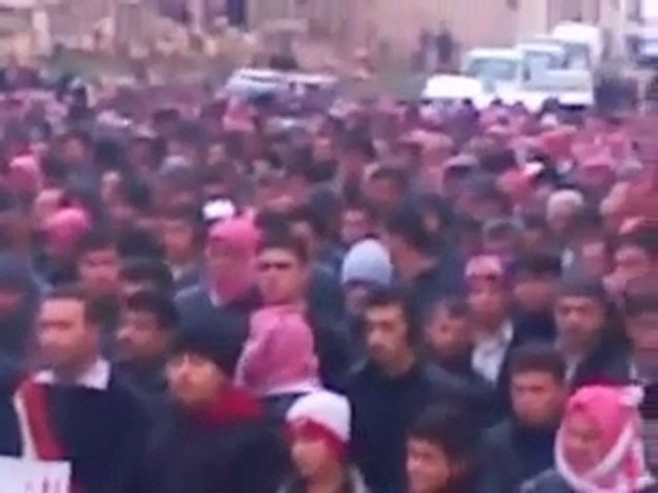 فري برس   ادلب حاس تشيع الشهيد حسن الضعيف الذي سقط ضحية تفجيرات الميدان التي قام بها النظام الارهابي 8 1 2012 ج3