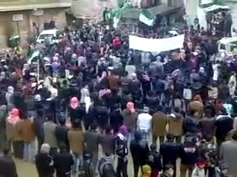 فري برس إدلب جبل الزاوية كفرلاتة مظاهرة إنتظار وصول الشهداء 8 1 2012