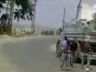 فري برس   اقتحام بلدة عقرب من قبل االشبيحة والتكبيريجابه الرصاص