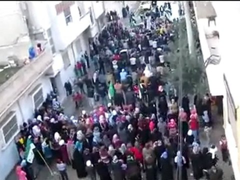 فري برس حمص المحتلة أحرار الوعر مظاهرة رداَ على قرارة المجلس الخائن العربي ونبيل الإيراني 09 01 2012 ج1