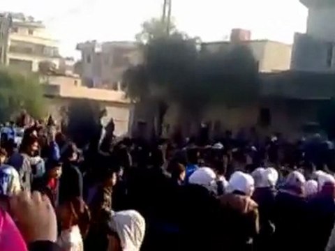 فري برس معضمية الشام مظاهرة طلابية تطالب بإعدام الرئيس وترتيلة الجهنمية على روح حافط 08 01 2012