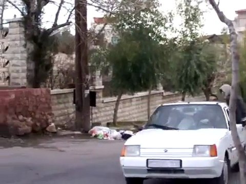 فري برس ريف دمشق زبداني نزوح عوائل المدينة هربا من القصف 16 1 2012